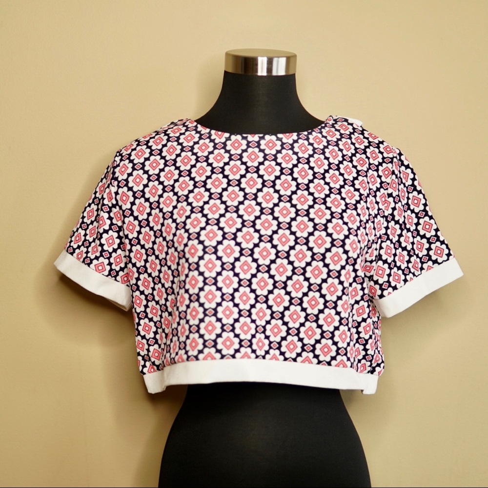 MISSGUIDED Wrap-Effect Printed Crepe Crop Top